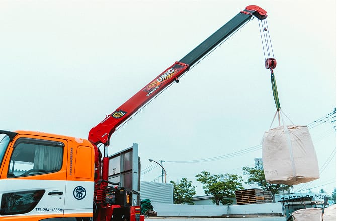 クレーン手配〜荷下ろしのイメージ
